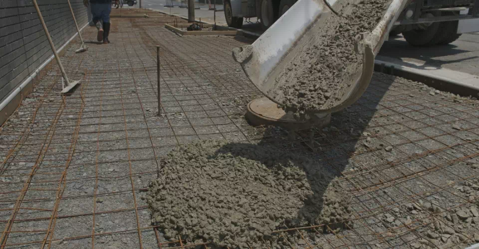 wylewanie betonu z auta